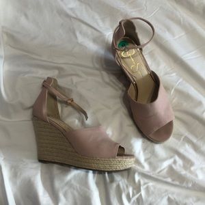 Jessica Simpson wedged